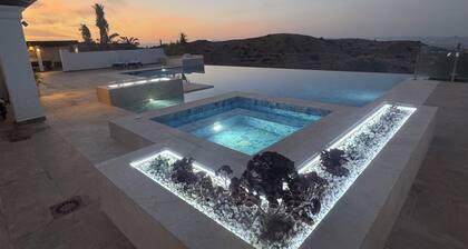 Luxury villa 5 bed 3 bath with infinity pool/hot tub, games area. Sleeps 10