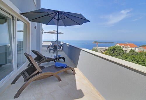 Villa Sandra, luxury penthouse apartment