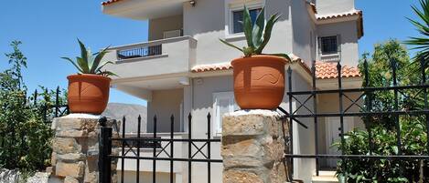 Appartamento familiare, 1 camera da letto, cucina, vista giardino | Vista strada