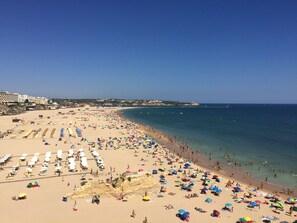 Beach - Nice Apartment with Pool , Balcony, Air Con 15 minutes from beach great location (Portimão)