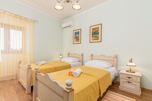 3 bedrooms, WiFi, bed sheets