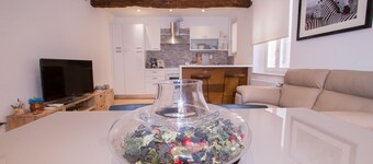 In the historic center of Castelvetro Bed & Brekfast the glass castle 