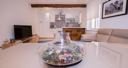 In the historic center of Castelvetro Bed & Brekfast the glass castle