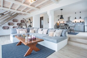 TV, books, stereo - Villa Savvina with stunning view Skopelos island (Skopelos)