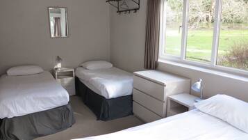 8 bedrooms, iron/ironing board, WiFi, bed sheets