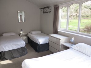 8 makuuhuonetta, silitysrauta/-lauta, Wi-Fi, vuodevaatteet