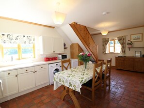 Unclassified image, 4 of 18, button - Hilltop Barn. Full of character in its own meadow with upstairs lounge. Sleeps 6 (Lincoln)