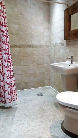 Unclassified image, 5 of 18, button - Hilltop Barn. Full of character in its own meadow with upstairs lounge. Sleeps 6 (Lincoln)