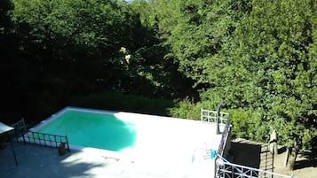 Utomhuspool och uppvärmd pool