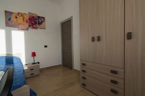 3 bedrooms, desk, iron/ironing board, travel crib