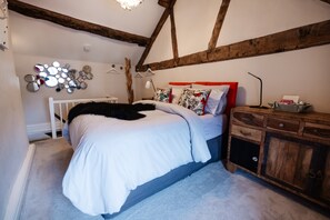 1 slaapkamer, een strijkplank/strijkijzer, gratis wifi, beddengoed