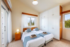 4 bedrooms, iron/ironing board, travel cot, WiFi