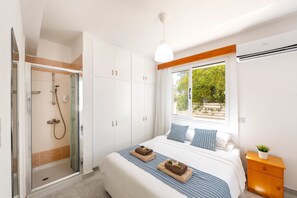 3 عدّة غرف نوم ومكواة/لوح كي وسرير سفر وواي فاي