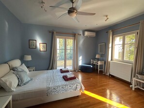 4 bedrooms, iron/ironing board, travel cot, free WiFi