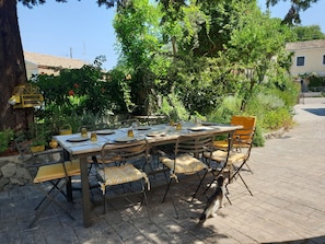 Outdoor dining