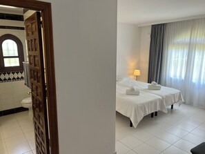 4 多间卧室、熨斗/熨衣板、上网接入、床单