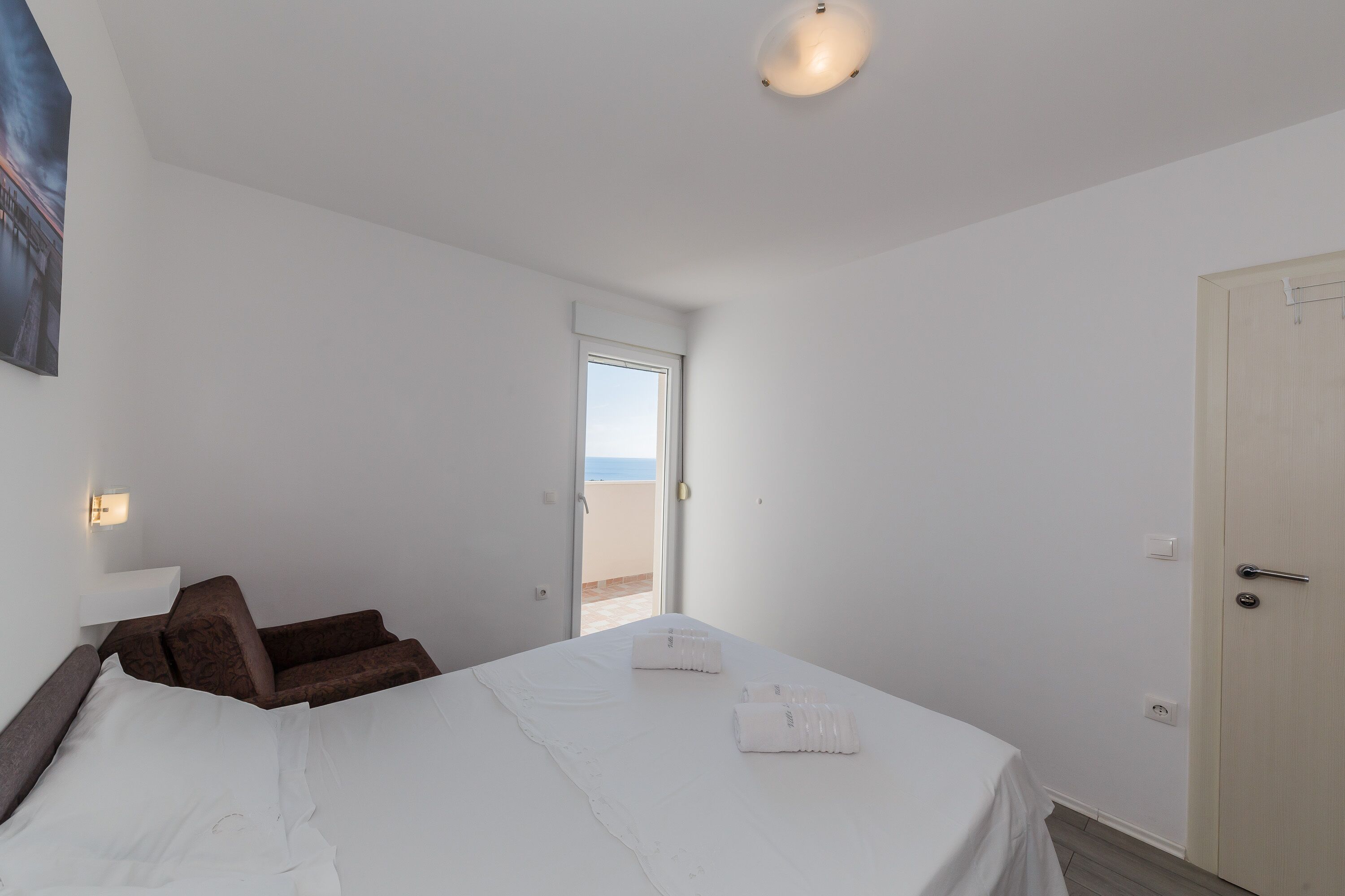 2 bedrooms, in-room safe, desk, soundproofing