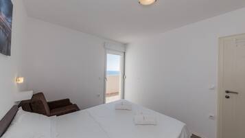 2 bedrooms, in-room safe, desk, soundproofing