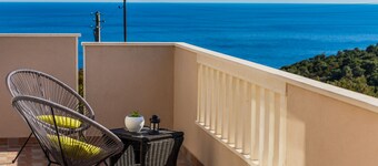 Beautiful Villa Chosen Best Bay in 2016, Amazing Sea Views