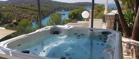 Bain à remous extérieur