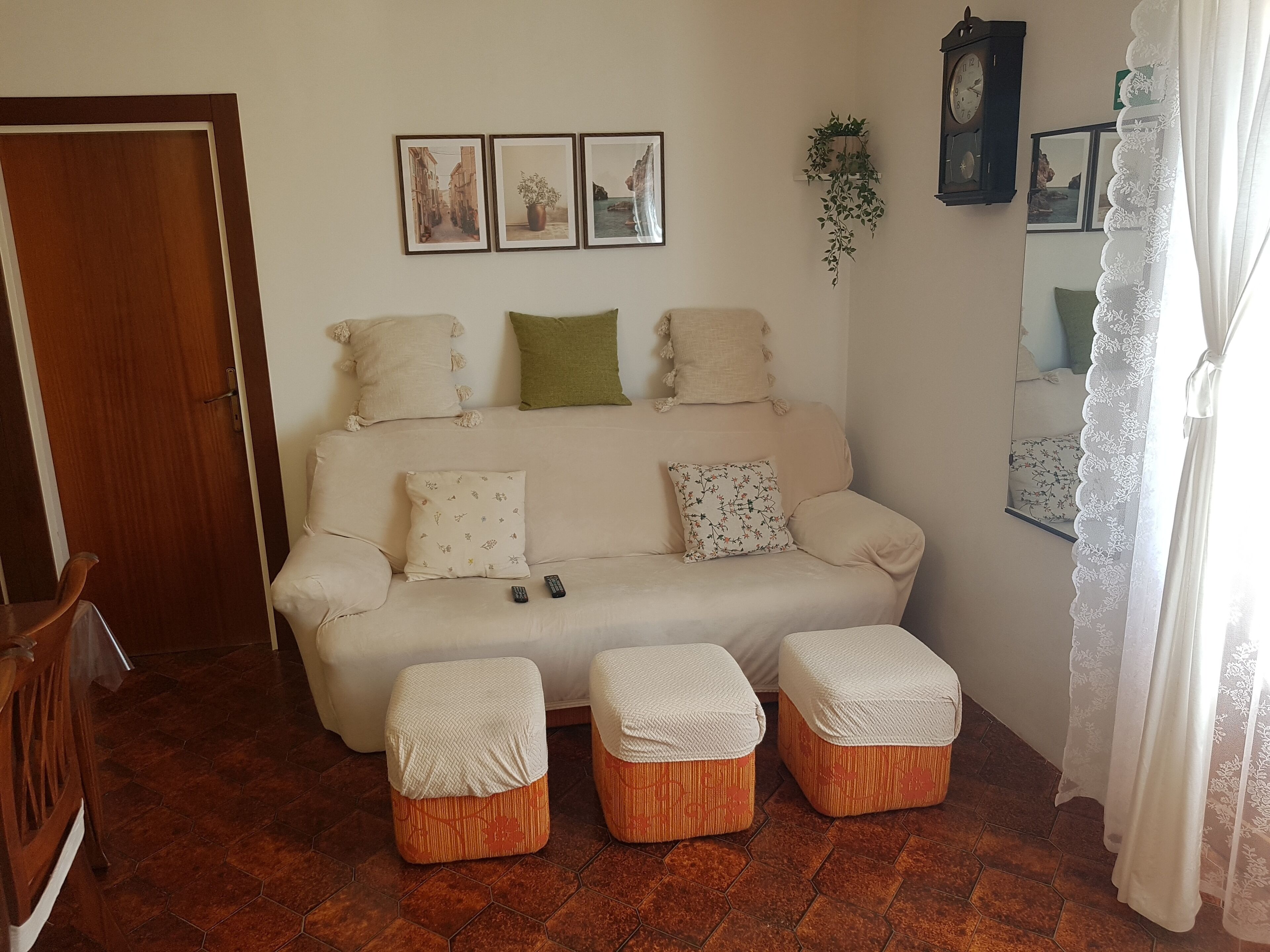 テレビ、暖炉、テレビゲーム、DVD プレーヤー