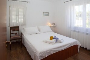 5 habitaciones, tabla de planchar con plancha y wifi gratis 