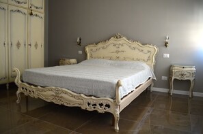 2 bedrooms, iron/ironing board, free WiFi, bed sheets - Charming appartment Ideal for 4 guests, in San Pietro, 2 bedrooms & 2 bathrooms  (Roma)