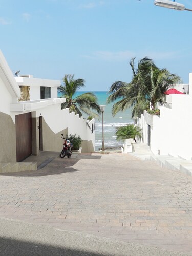EXCLUSIVE 3 BEDROOM APARTMENT, BEACH ACCESS