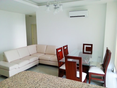 EXCLUSIVE 3 BEDROOM APARTMENT, BEACH ACCESS