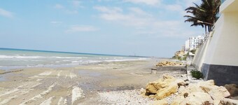 EXKLUSIVE WOHNUNG MIT 3 SCHLAFZIMMERN, MEERBLICK / STRANDZUGANG