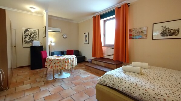 1 bedroom, iron/ironing board, travel cot, free WiFi