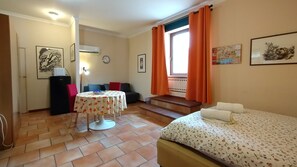 1 chambre, fer et planche à repasser, lit parapluie, Wi-Fi gratuit