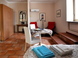 1 Schlafzimmer, Bügeleisen/Bügelbrett, Reisekinderbett, kostenloses WLAN