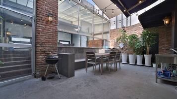 ๋ก์์ค์ํธ 4๊ณ์ ์ผ์ธ์จ์ํ | ๊ฐ๊ฐ ๋ค๋ฅธ ์คํ์ผ์ ์ธํ
๋ฆฌ์ด, ๊ฐ๊ฐ ๋ค๋ฅด๊ฒ ๊ฐ๊ตฌ ๋น์น, ์ฑ
์, ์๋ง ์ปคํผ