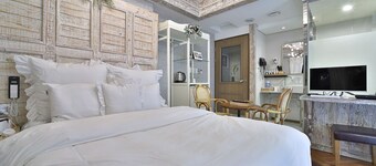 Hotel February Suseong