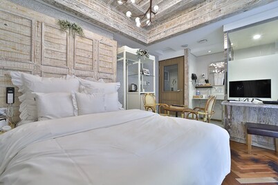Hotel February Suseong