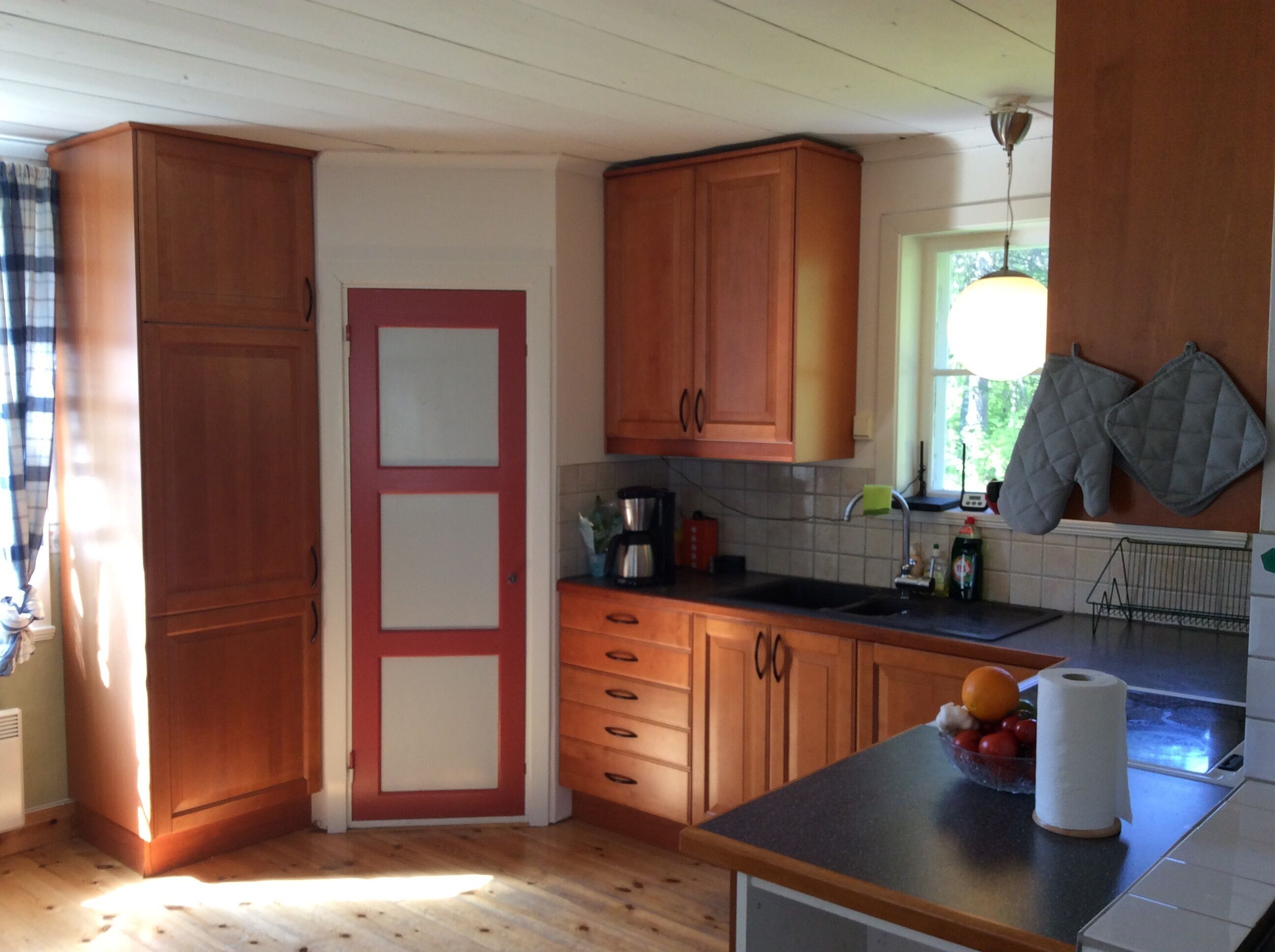 Fridge, microwave, oven, coffee/tea maker