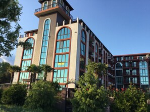 Front of property - Chateau Del Marina Complex Apartments (Nessebar)