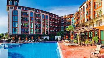 Seasonal outdoor pool