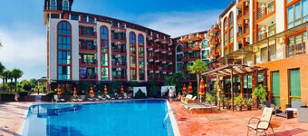 Chateau Del Marina Complex Apartments