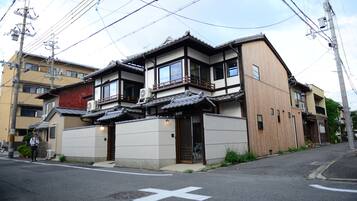 Casa Deluxe, 3 habitaciones, cocina | Vista frontal de la propiedad
