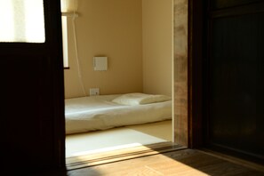 Deluxe House, 3 Bedrooms, Kitchen | 3 bilik tidur, meja, kalis bunyi, seterika/papan seterika 