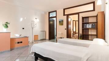 2 Schlafzimmer, BĂŒgeleisen/BĂŒgelbrett, Internetzugang, BettwĂ€sche