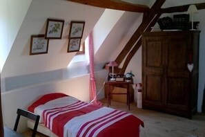 3 chambres, fer et planche à repasser, Wi-Fi gratuit, draps fournis