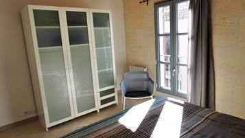 2 slaapkamers, een strijkplank/strijkijzer, wifi, beddengoed