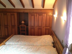 4 bedrooms, iron/ironing board, travel cot, free WiFi