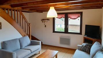 電視、壁爐、乒乓球設施、書籍