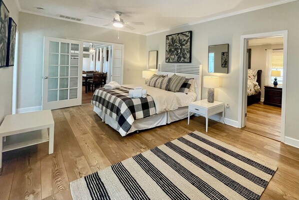 2 slaapkamers, een strijkplank/strijkijzer, reisbedje, gratis wifi