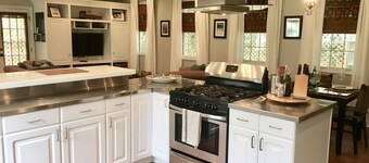 Downtown Beaufort- beautifully renovated chapel on edge of Historic District!