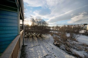 Property grounds - Newly Remodeled Waterfront Home With 3 Bedroom 2 Bath (Anchorage)